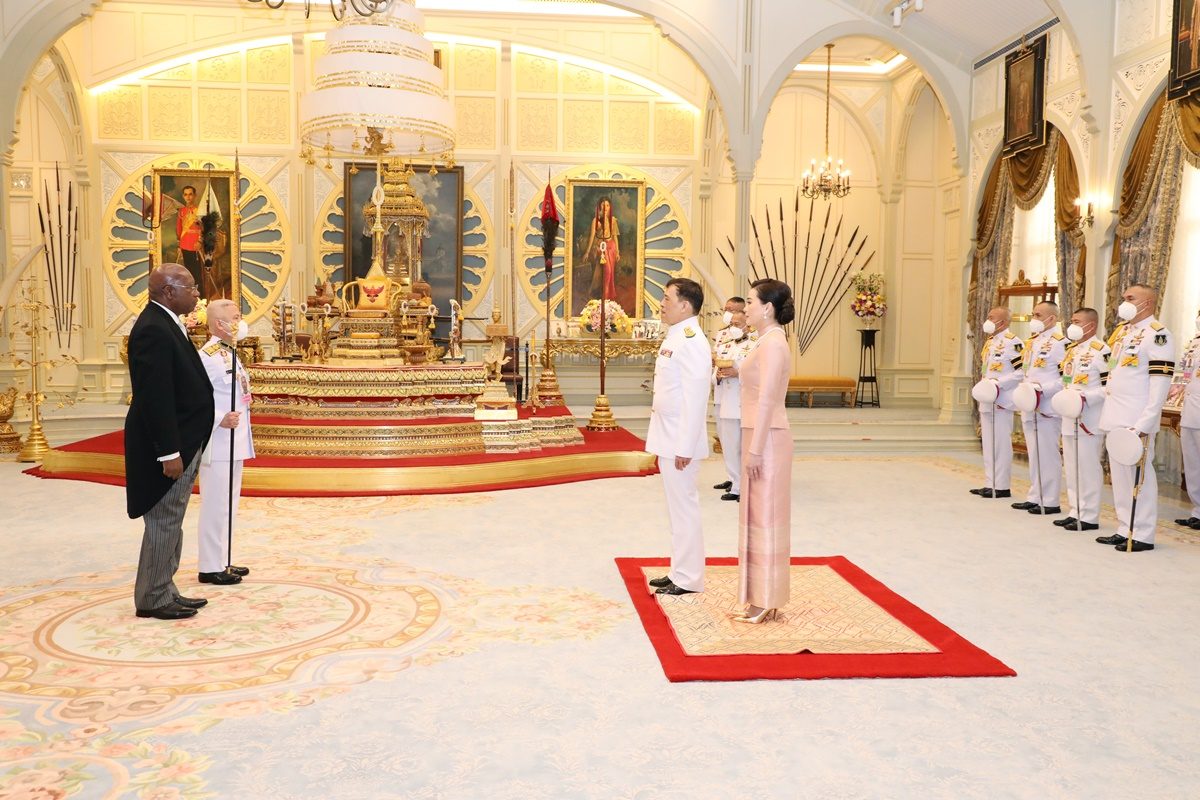 ในหลวง พระราชทานพระบรมราชวโรกาส ทูตต่างประเทศ เฝ้าฯ ถวายพระราชสาส์นตราตั้ง