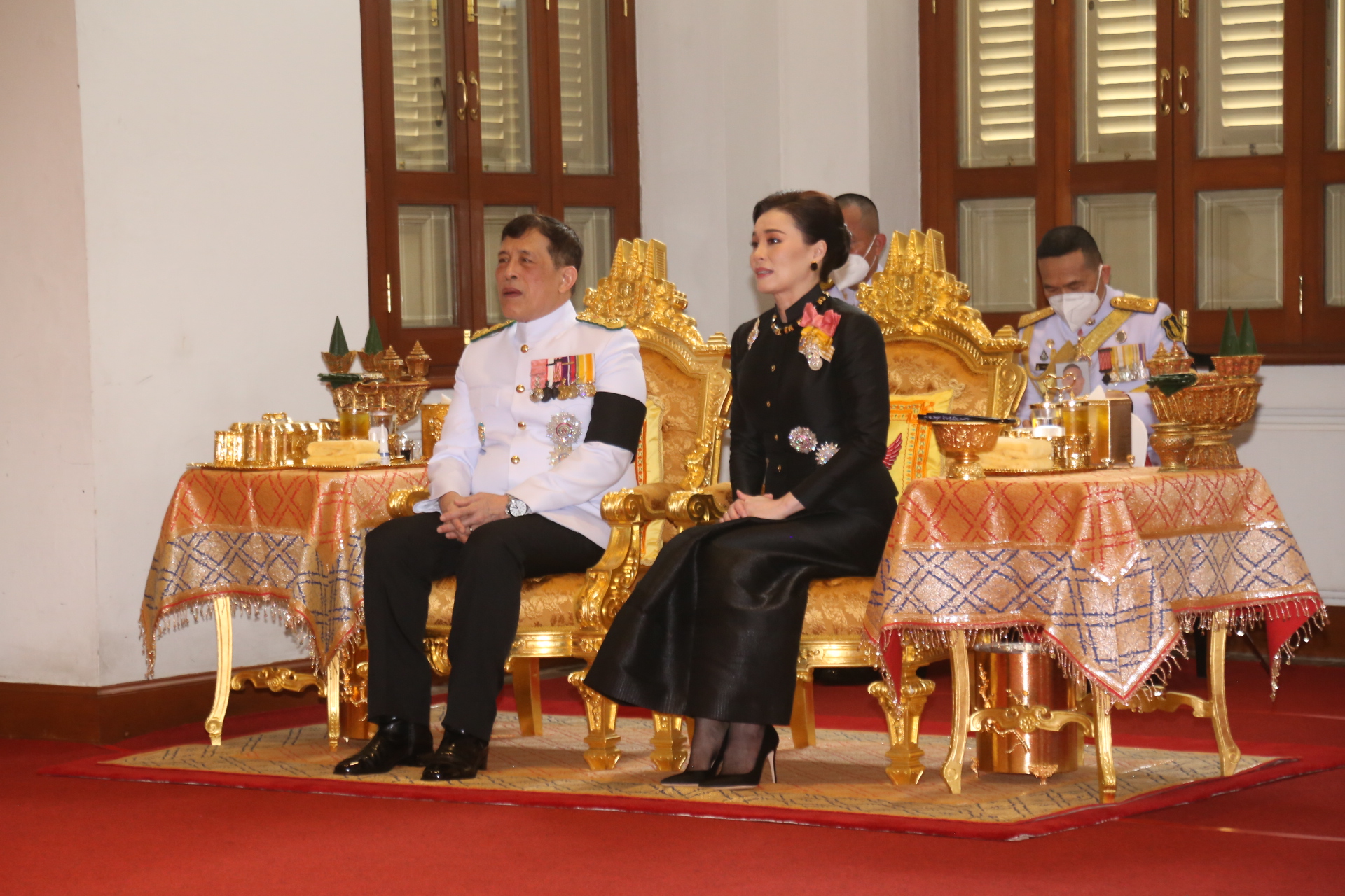 ในหลวง พระราชินี เสด็จฯ พระราชทานน้ำหลวงอาบศพ ท่านผู้หญิงทัศนีย์ บุณยคุปต์