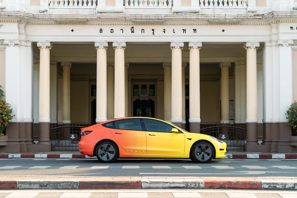 Tesla โมเดล 3 สีรุ้ง