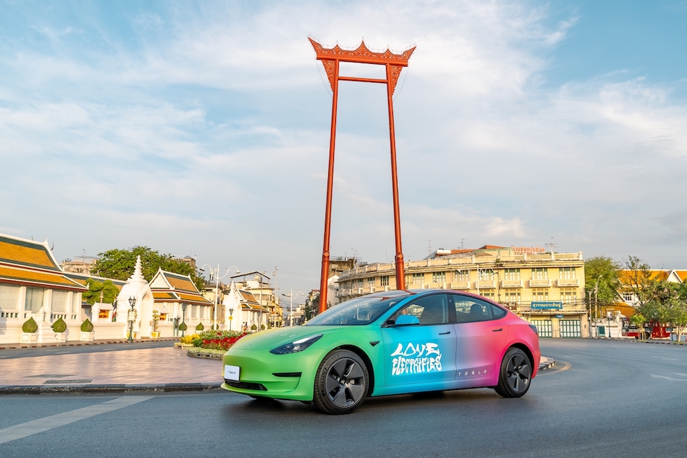 “เทสลา” หนุนความหลากหลาย-ความเท่าเทียมผ่านรถ Tesla โมเดล 3 สีรุ้ง