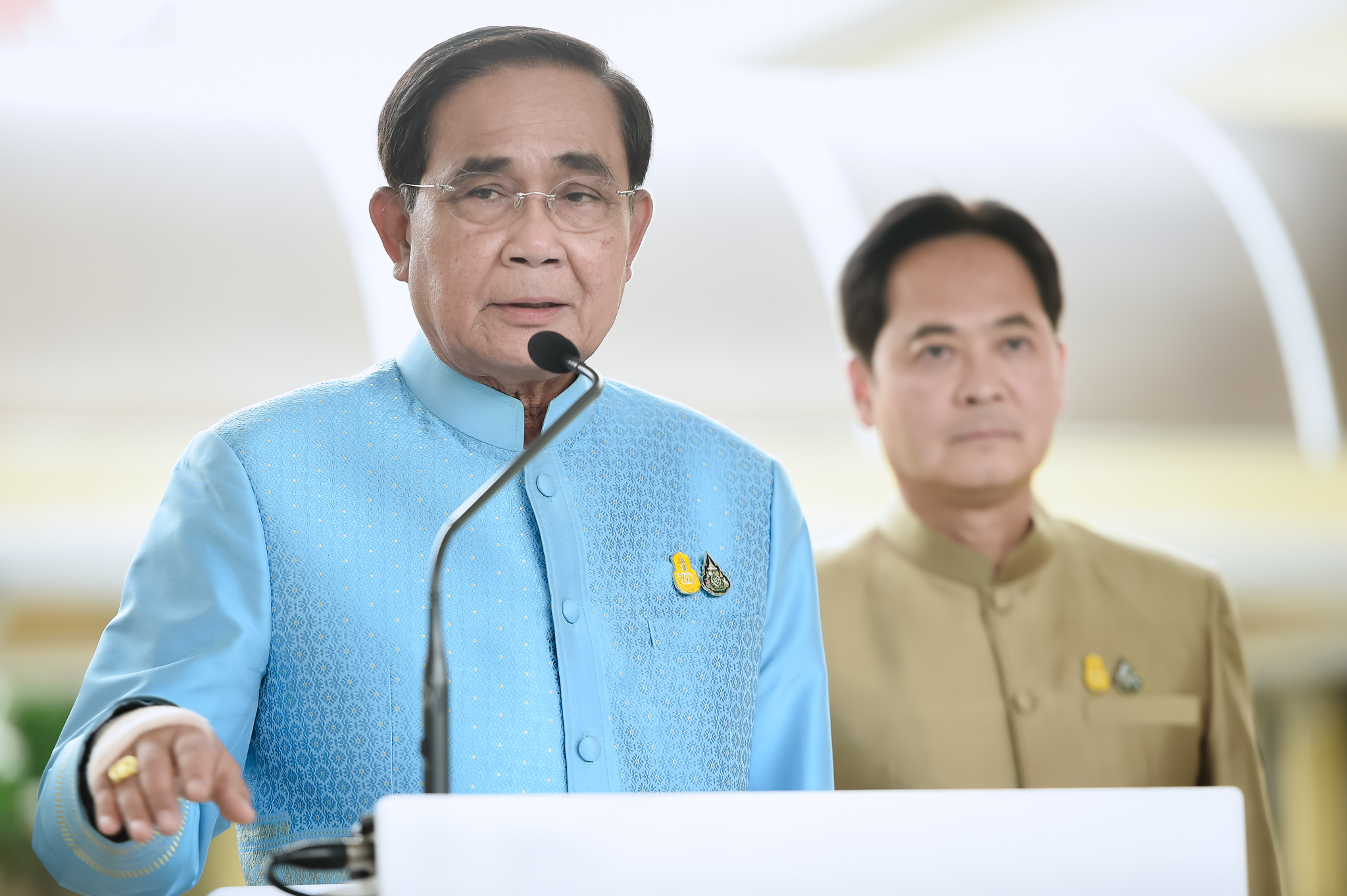 ประยุทธ์ ก้าวข้าม ทักษิณ คิดใกล้ ๆ ติดหล่ม ต่างประเทศรอดูตั้งรัฐบาลใหม่