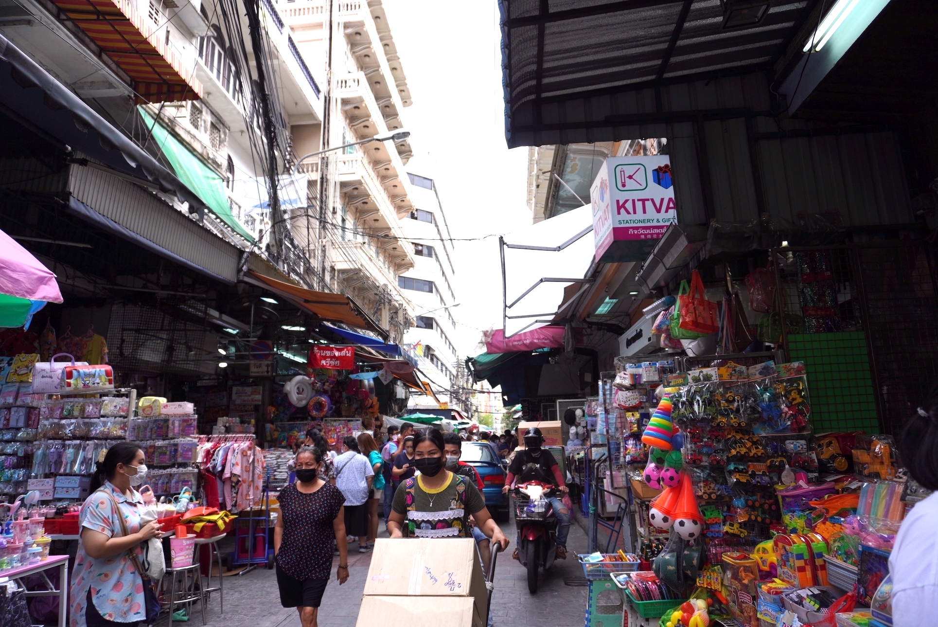 ช็อปปิ้งออนไลน์ทุบทำเล สำเพ็ง-พาหุรัด ที่ดินวาละ 4 ล้าน-ตึก 70 ล้าน