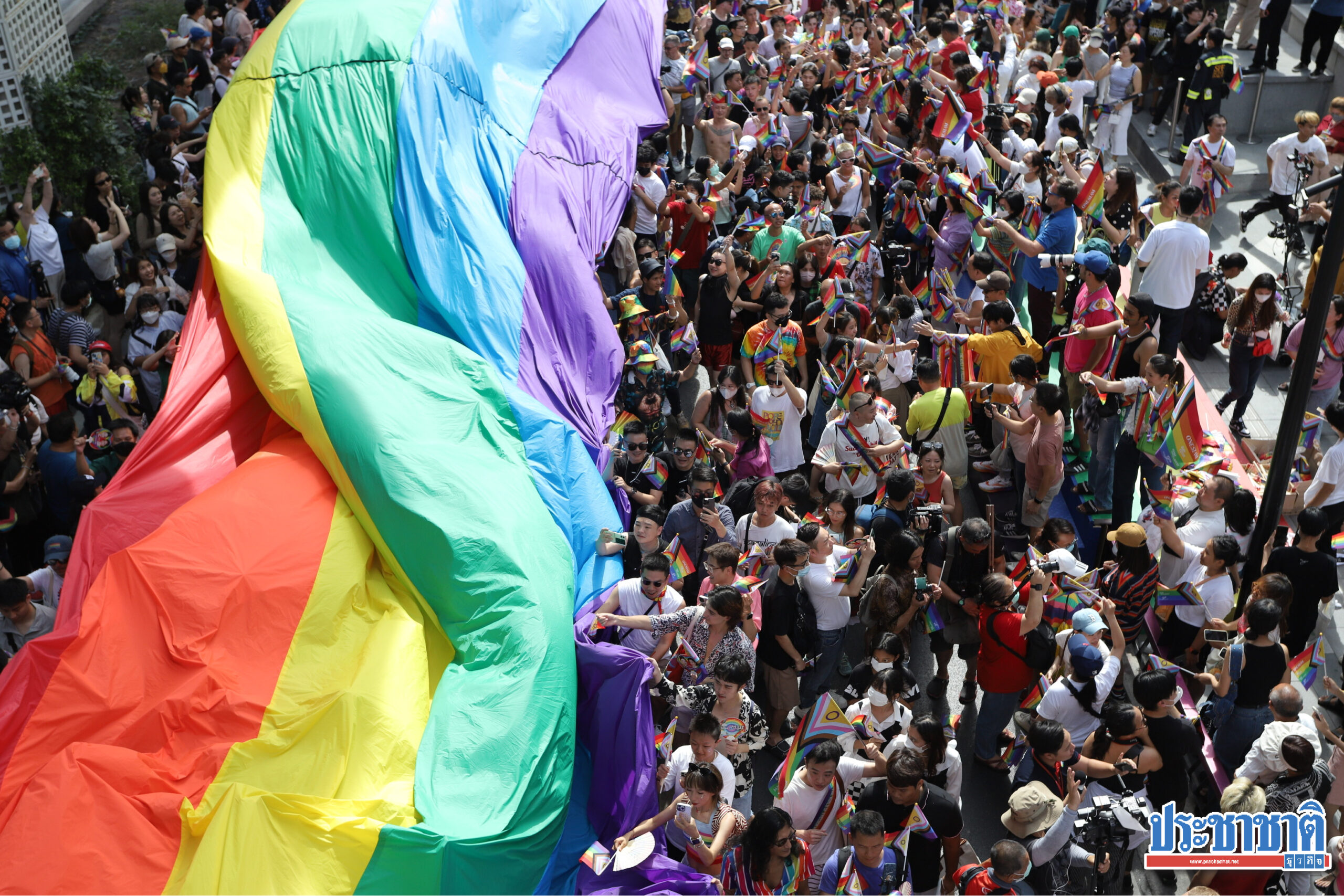 บางกอกไพรด์ 2023 ชาว LGBTQ+ ฉลอง Pride Month พิธาประกาศนำ “สมรสเท่าเทียม” เข้าสภา 
