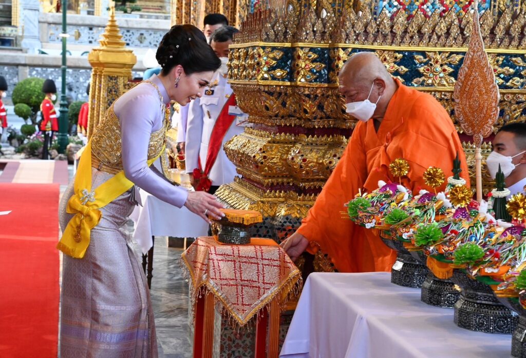 พระราชินี 