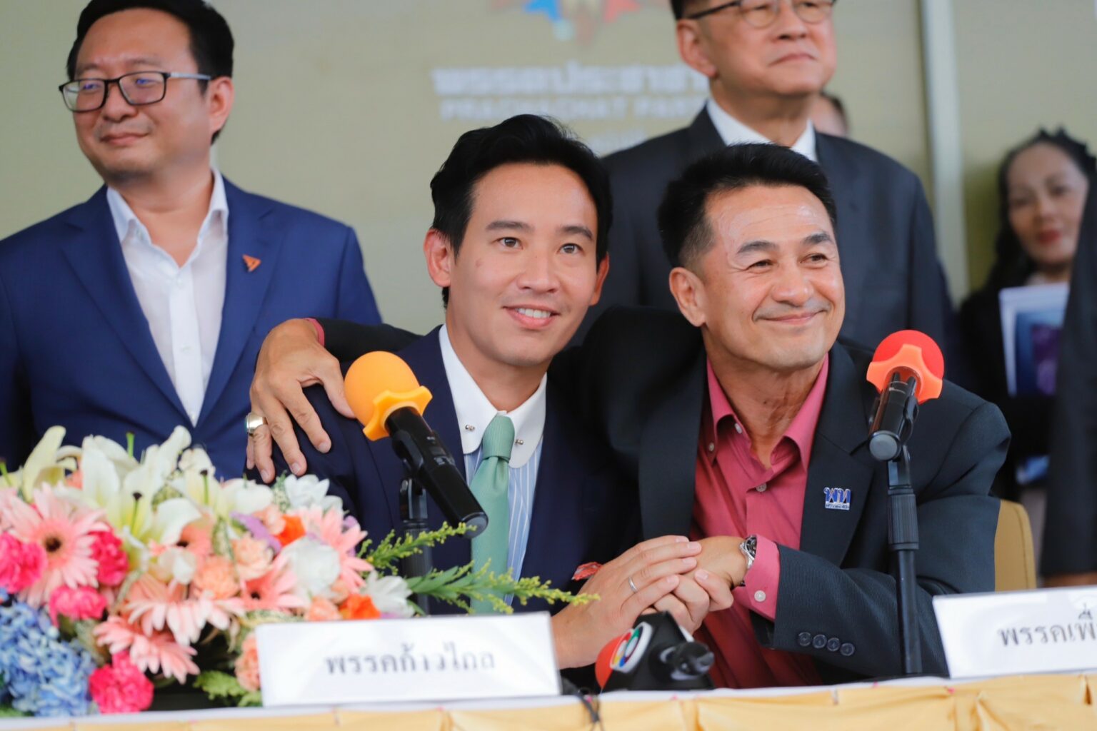 เพื่อไทย ยอมถอยประธานสภา แลกดีลใหม่ “พิธา” ไม่ผ่านด่าน ส.ว. ขอนำตั้งรัฐบาล