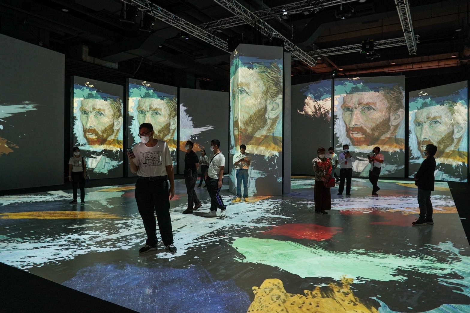ไอคอนสยามพาเยาวชนท่องโลกศิลปะใน Van Gogh Alive Bangkok