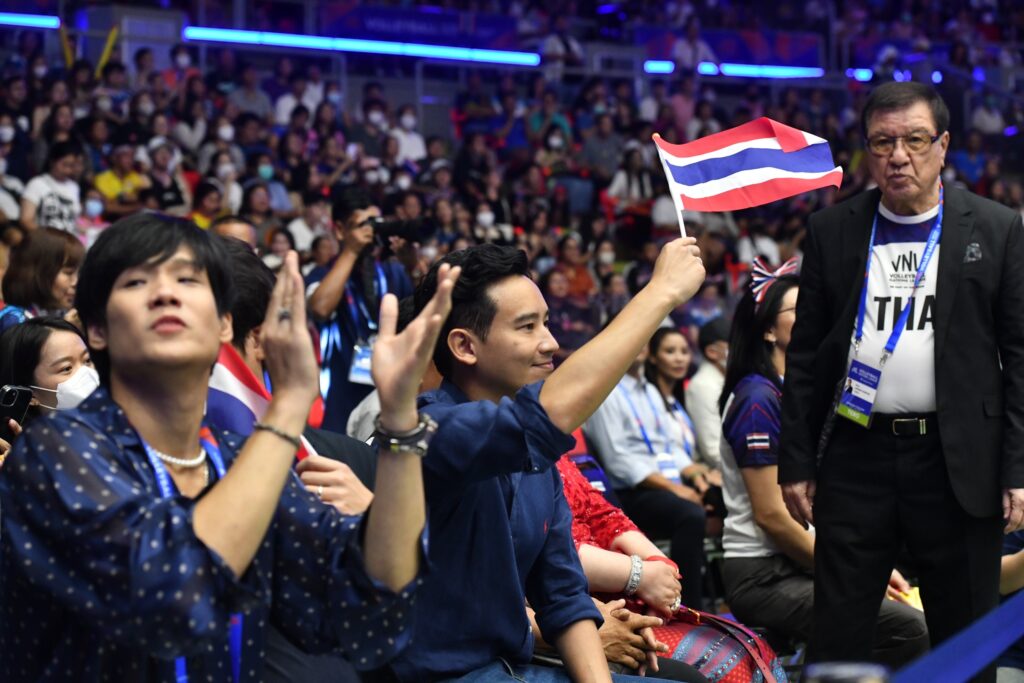 พิธา ลิ้มเจริญรัตน์ เข้าชมวอลเลย์บอลหญิง VNL 2023 ที่อินดอร์สเตเดียม หัวหมาก