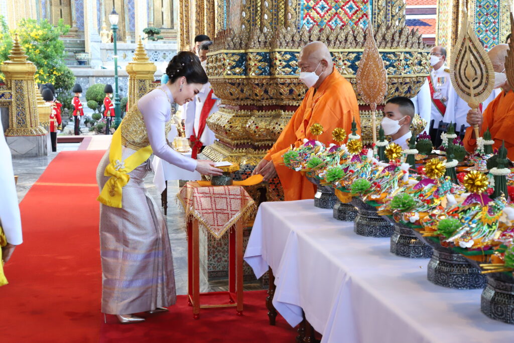 พระราชินี 