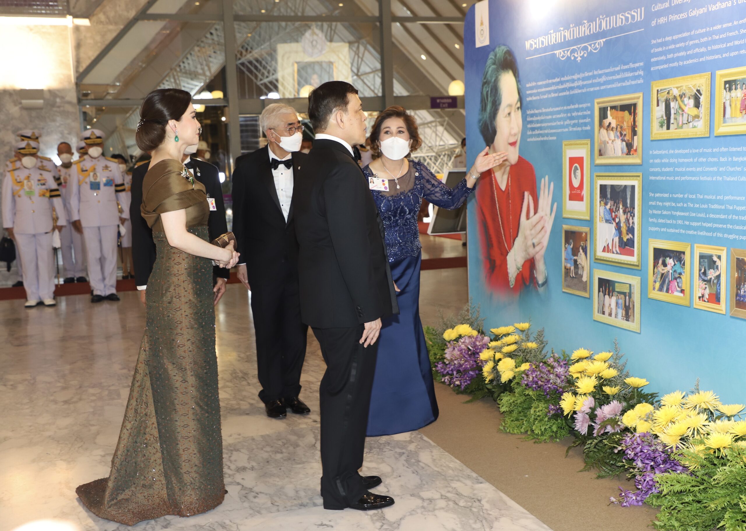 ในหลวง พระราชินี ทอดพระเนตรการแสดงดนตรีคลาสสิก วาระ 100 ปี วันประสูติ สมเด็จพระพี่นาง