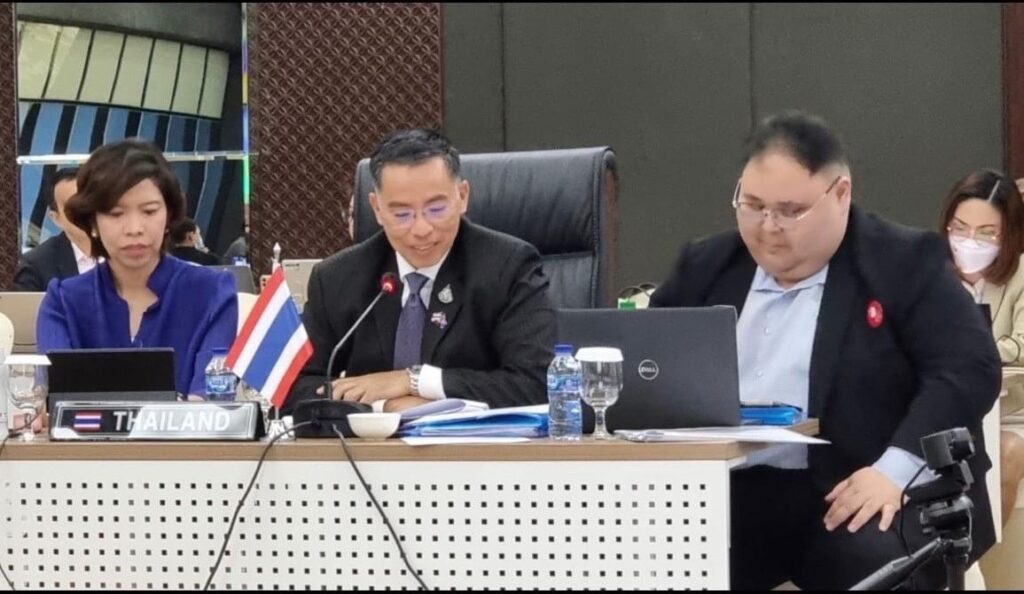 นายดวงอาทิตย์ นิธิอุทัย