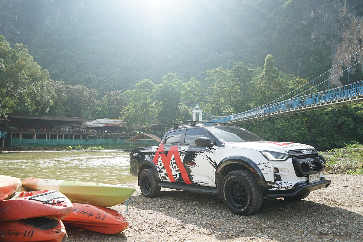 Isuzu V-Cross วังเวียง Isuzu V-Cross วังเวียง