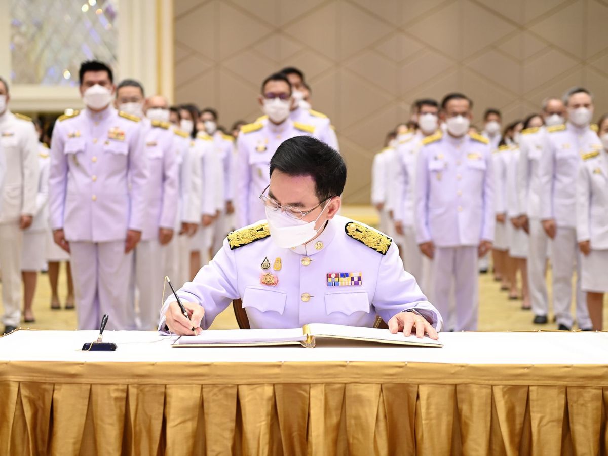“จุรินทร์” ลงนามถวายพระพรชัยมงคล สมเด็จพระนางเจ้าฯ พระบรมราชินี