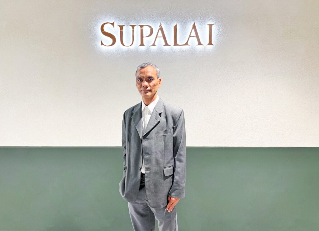 ชวกร เพ็ชรสลับแก้ว