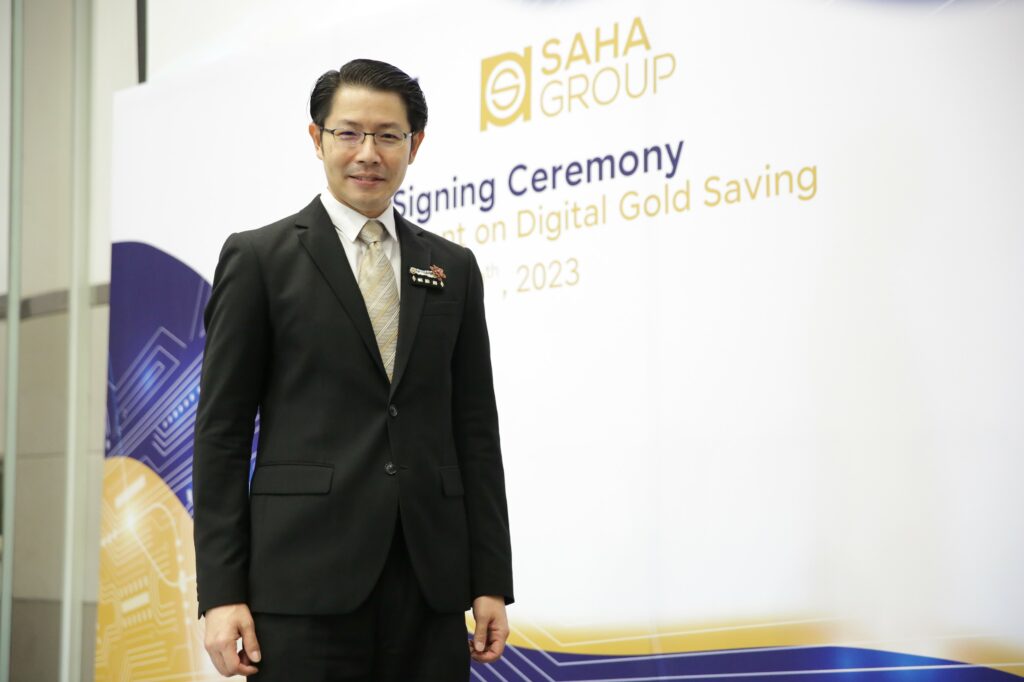 นายพิภพ โชควัฒนา 
