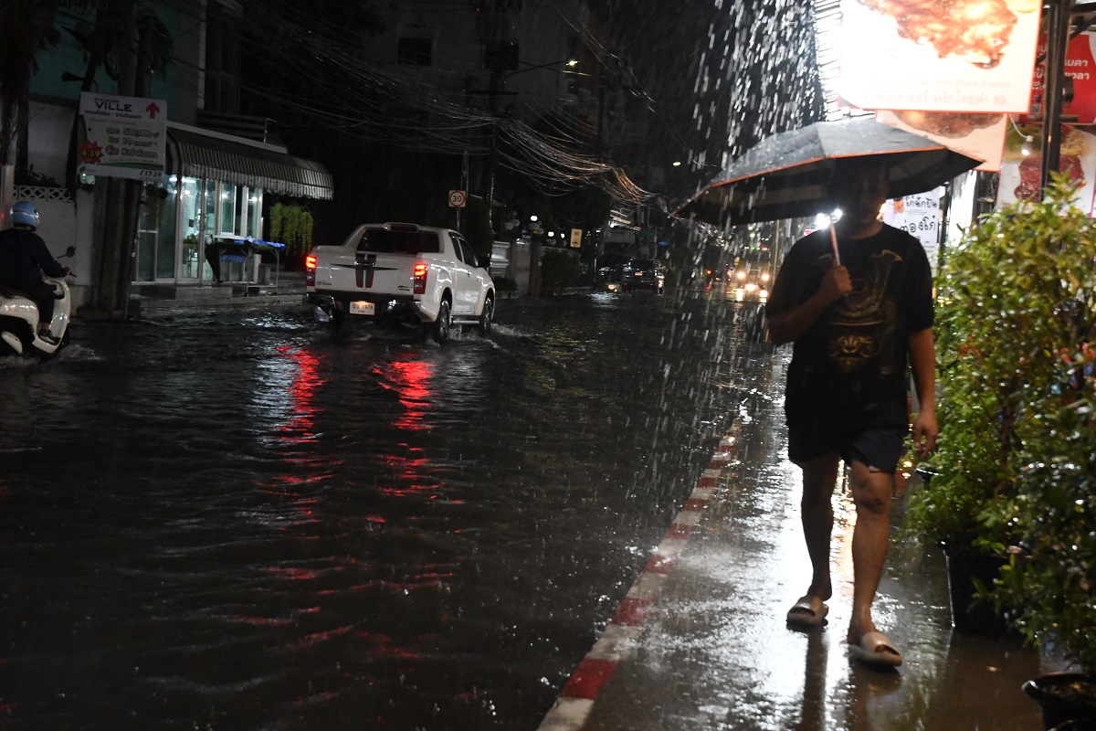 พยากรณ์อากาศวันนี้ ทุกภาคฝนหนักเว้นภาคเหนือ หลายจังหวัดเสี่ยงน้ำท่วมฉับพลัน