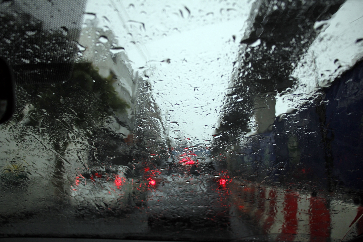 กรมอุตุฯ ประกาศเตือน ฝนตกหนักต่อเนื่อง ระวังคลื่นลมแรง-น้ำท่วมฉับพลัน