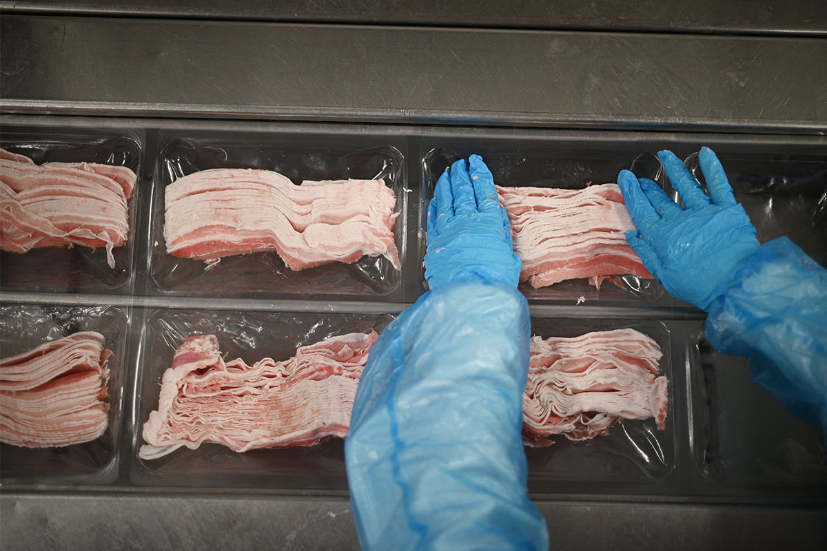 สมาคมผู้เลี้ยงหมูบี้โมเดิร์นเทรด ปรับขึ้นราคา – สกัดหมูเถื่อน