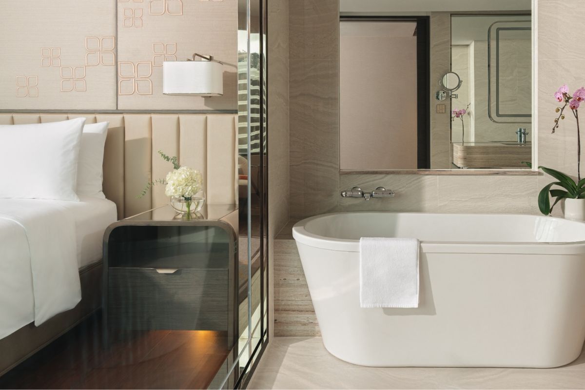 อ่างอาบน้ำภายในห้องพักโรงแรมอินเตอร์คอนติเนนทัล กรุงเทพฯ