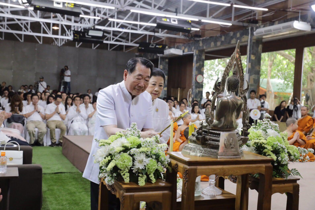 เจ้าสัวธนินท์ คุณหญิงเทวี