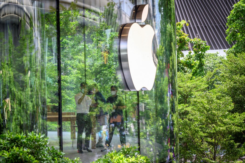 Apple Apple