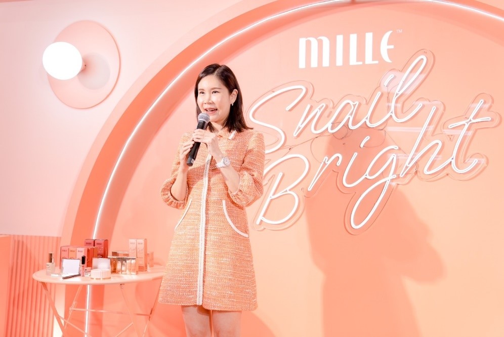 ตอกย้ำความปัง กับไอเท็มแห่งปี “Mille Snail Bright Primer SPF15 PA+”