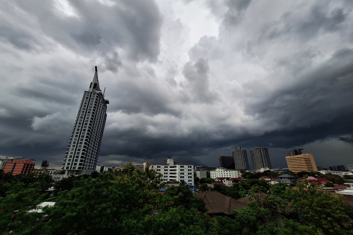 กรมอุตุฯ เตือน 35 จังหวัด เตรียมรับมือฝนตกหนัก กทม.มีฝน 40%