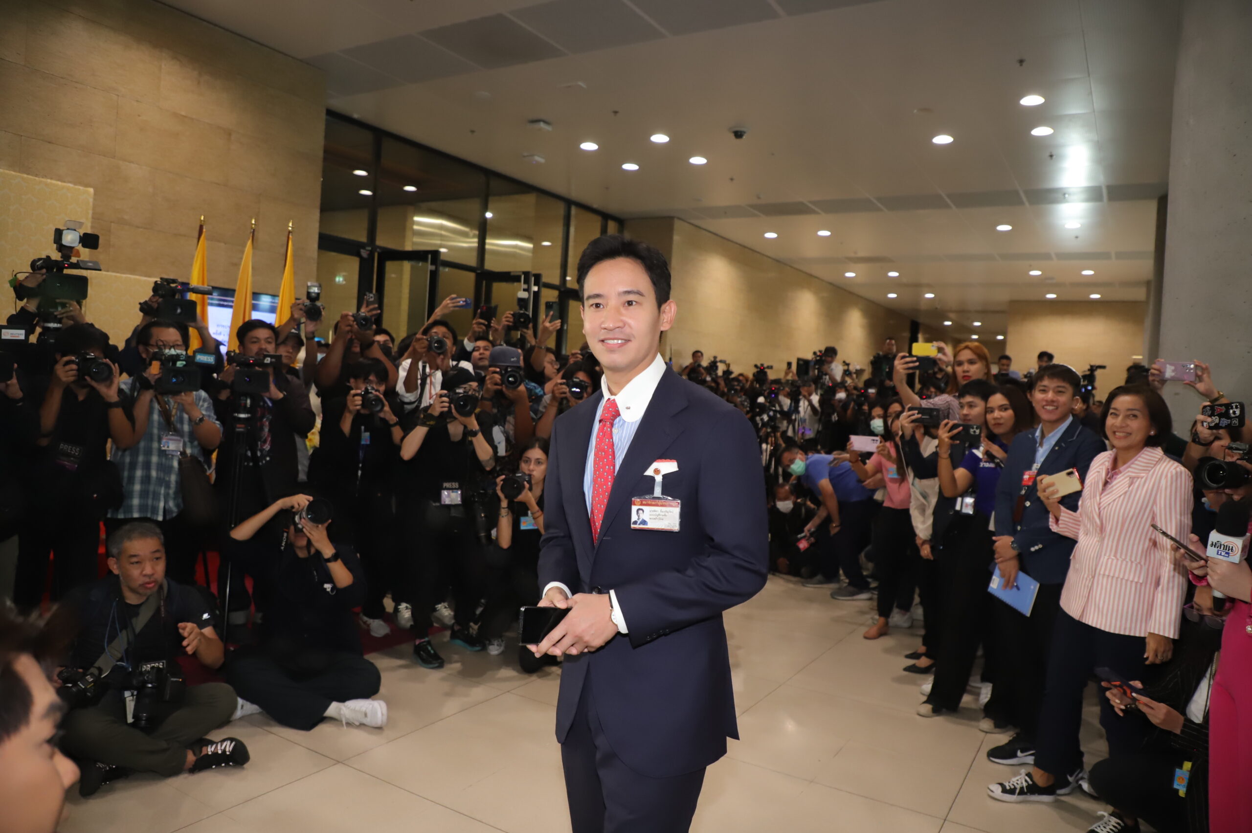 พิธา เข้าประชุมรัฐสภาแล้ว หมอชลน่าน เพื่อไทย เสนอชื่อโหวตนายกฯ