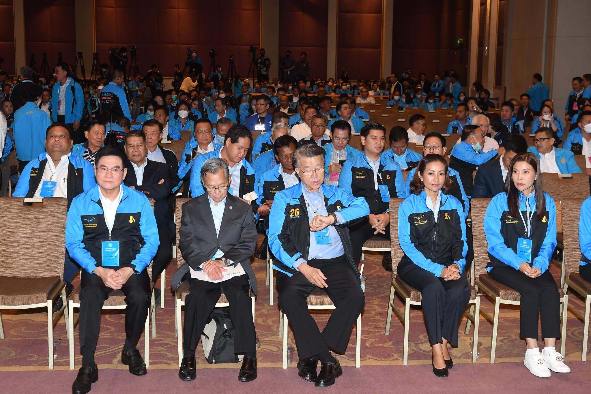 ประชุมเลือกหัวหน้าพรรคประชาธิปัตย์