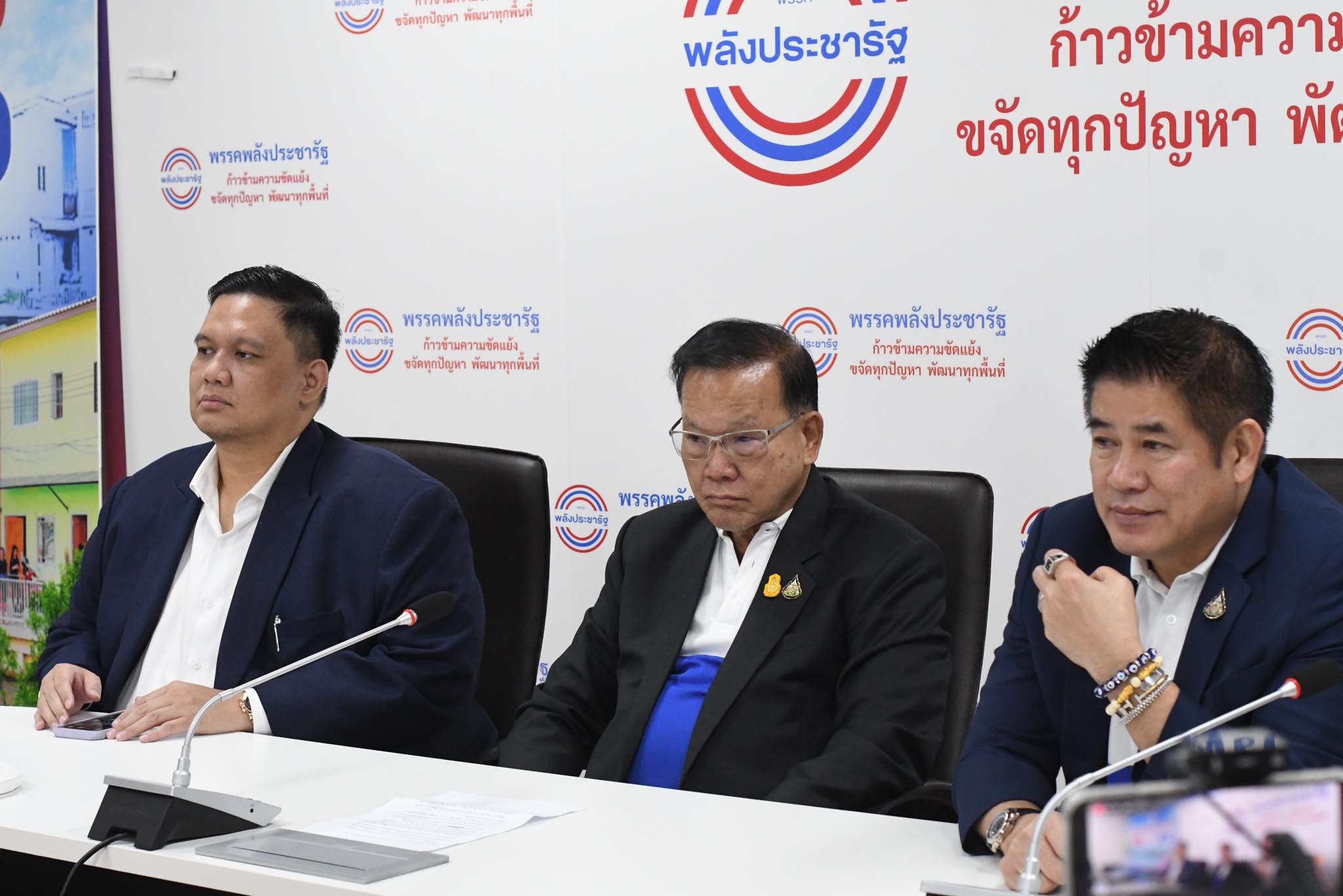 “สันติ-ธรรมนัส” แจง หารือเพื่อไทย แค่หนุนโหวตนายกฯ ไม่ส่ง “บิ๊กป้อม” ชิง