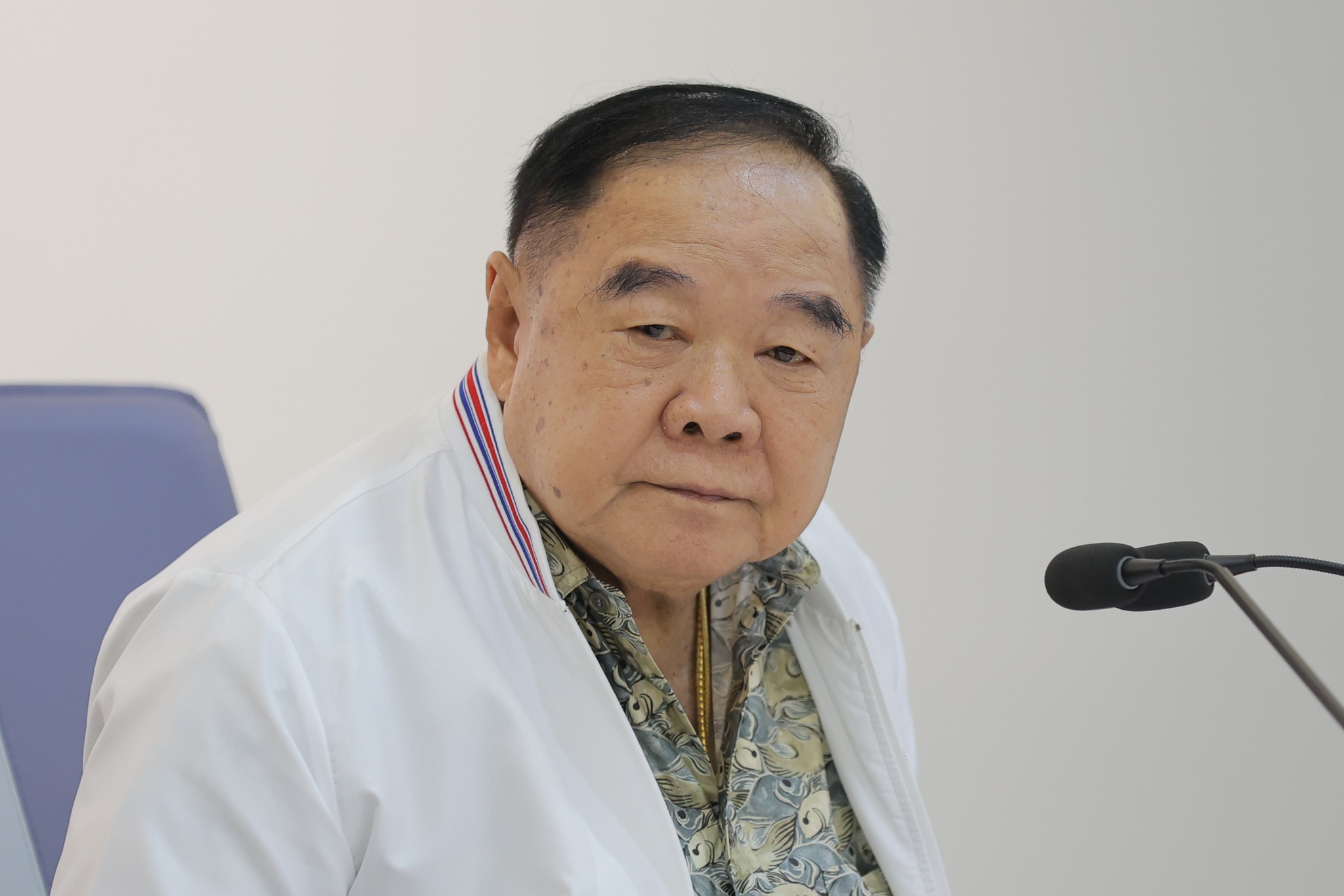 ประวิตร สั่ง พปชร. โหวตนายกฯ ทิศทางเดียวกัน ธรรมนัส ปัดพบ ทักษิณ