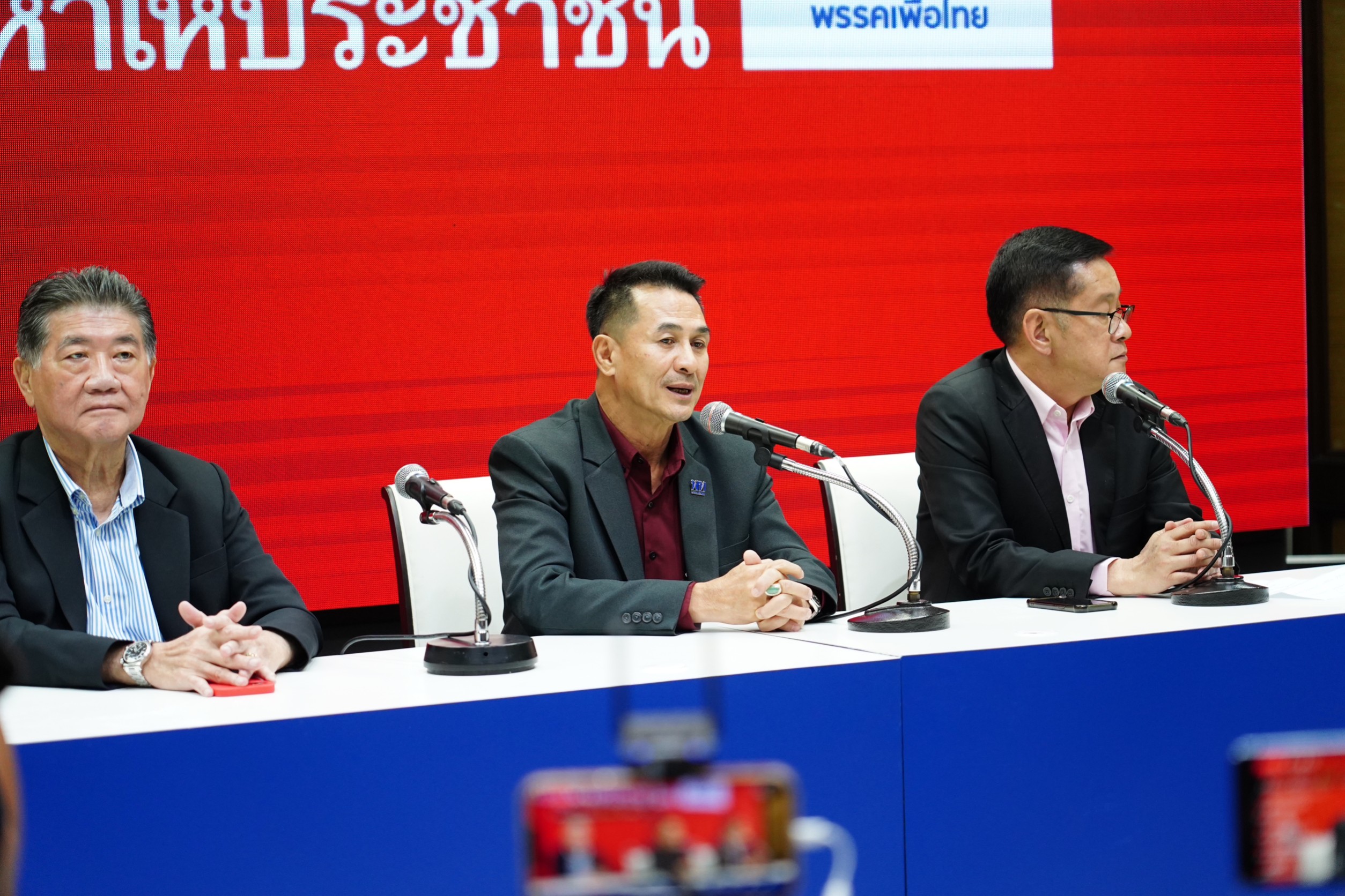 เพื่อไทย อ้างดีลตั้งรัฐบาลยังไม่คืบ เหตุเลื่อนประชุม 8 พรรค