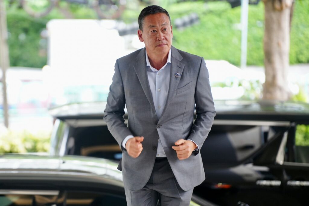 นายเศรษฐา ทวีสิน