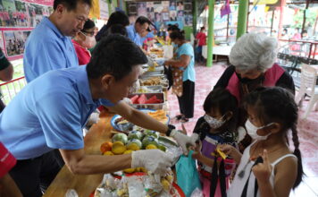 ครบ 90 ปีหอการค้าไทยจับมือ SOS ส่งมอบอาหารส่วนเกินให้ชุมชน