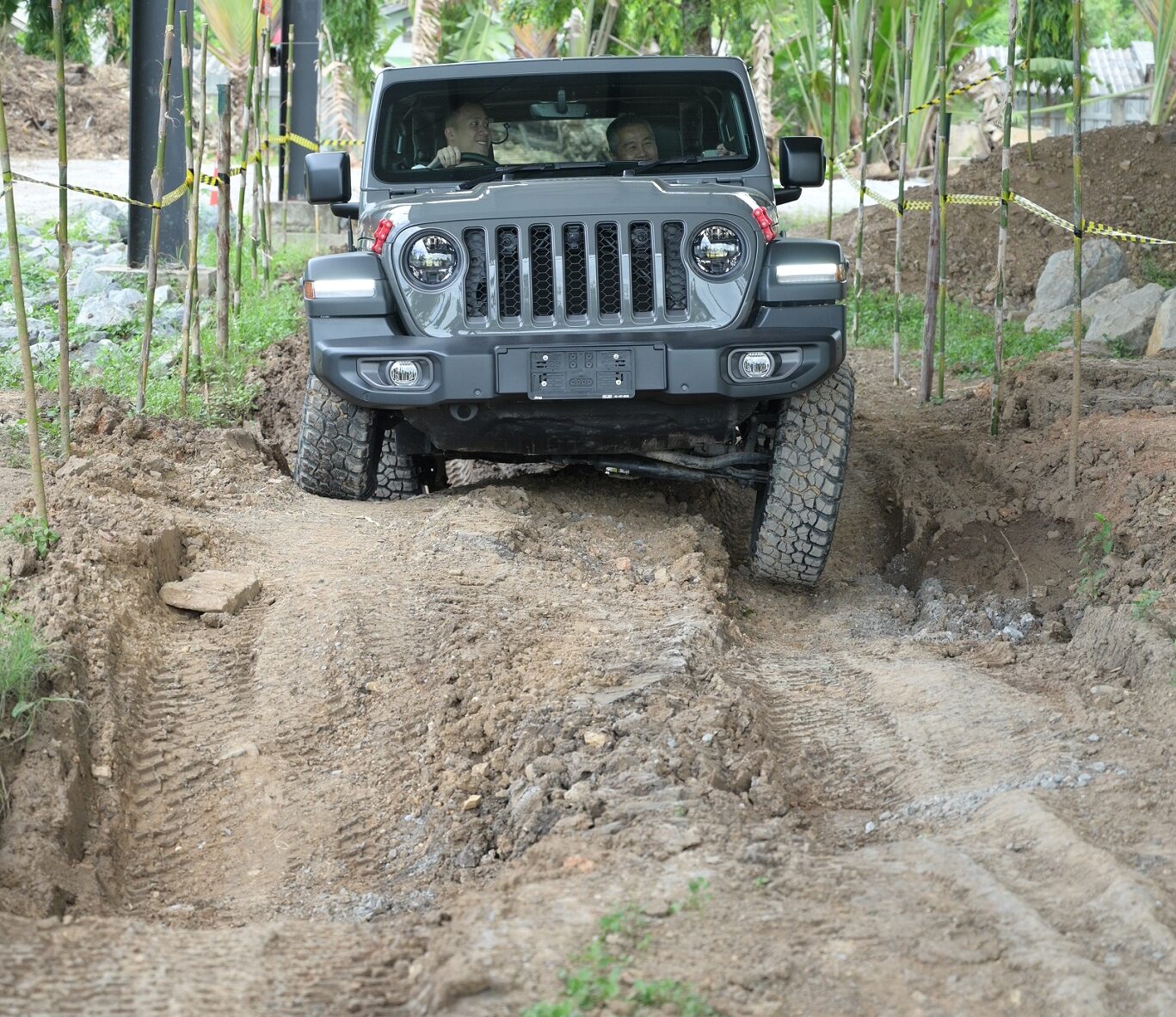 Jeep “แรงเลอร์ รูบิคอน”-“กลาดิเอเตอร์ รูบิคอน” คิงส์ออฟโรดสายพันธุ์แกร่ง