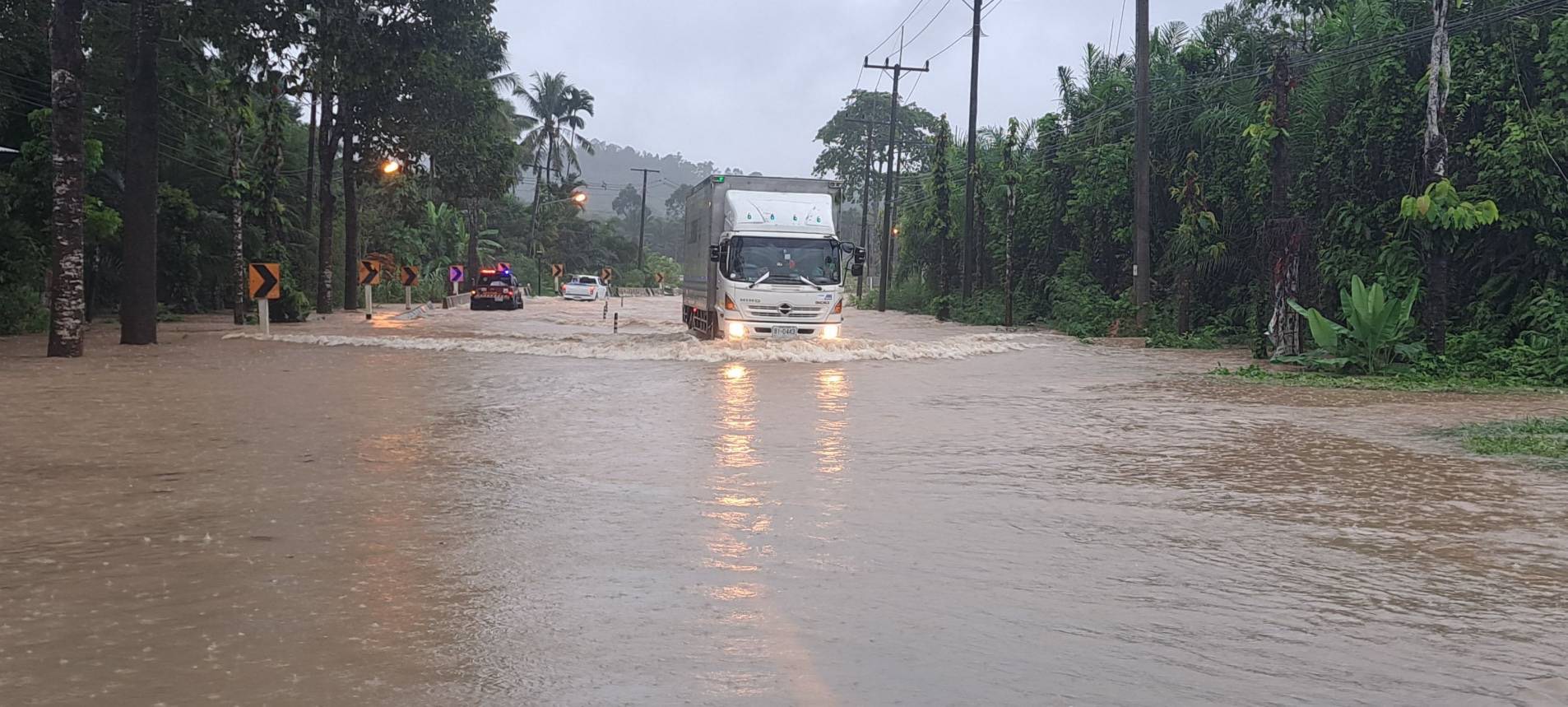 ตรังอ่วม ฝนตกหนัก ผู้ว่าฯเตือนเฝ้าระวัง พื้นที่เสี่ยงน้ำท่วมฉับพลัน