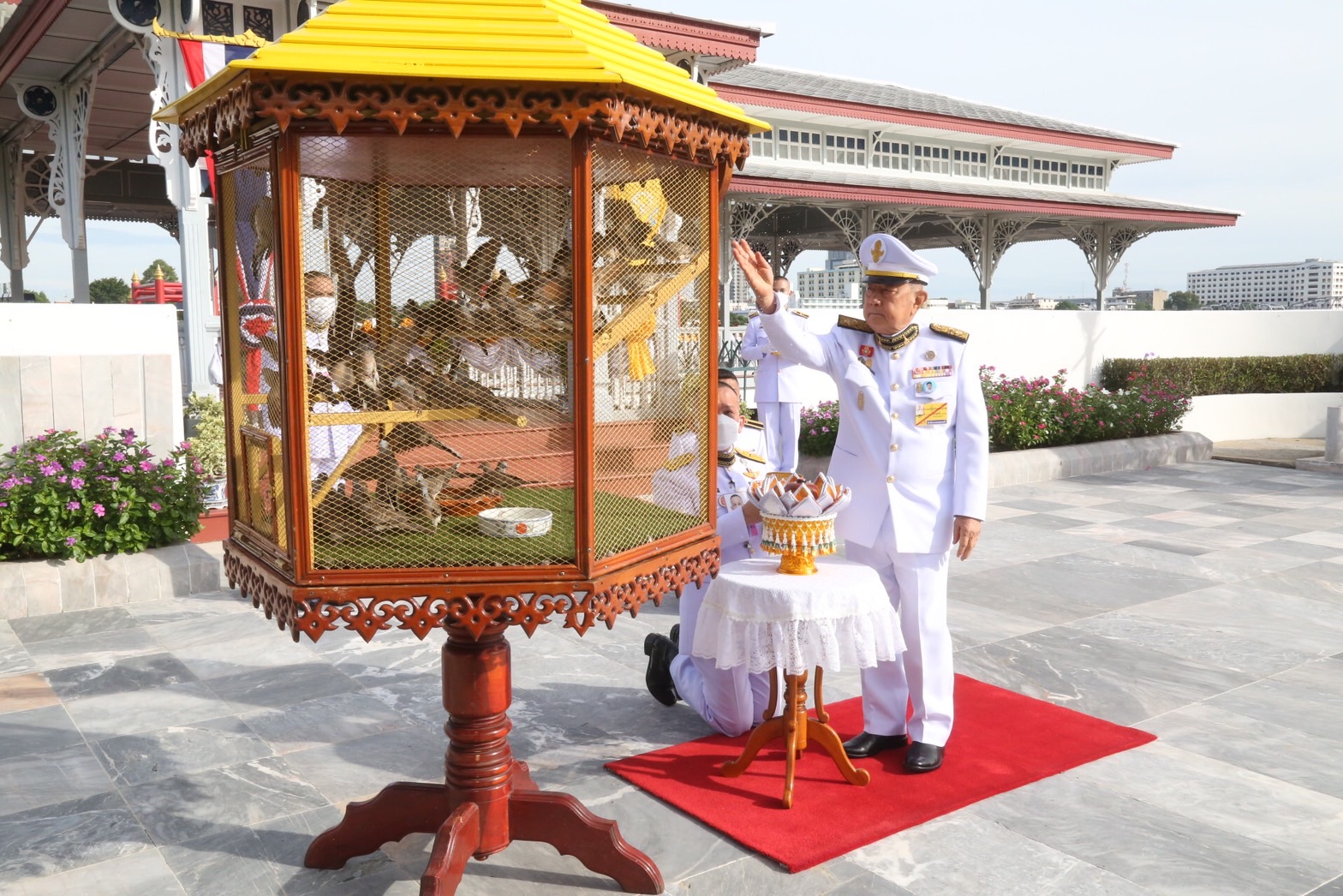 ประธานองคมนตรี ประธานองคมนตรี