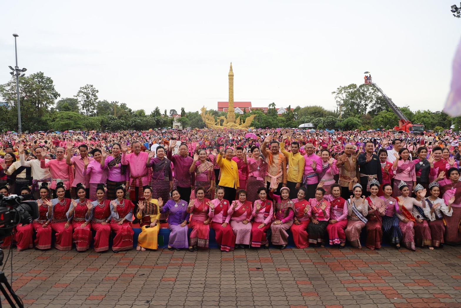 อุบลราชธานีจัดงานสถาปนาเมือง 231 ปี-แห่เทียน คาดเงินสะพัด 450 ล้าน