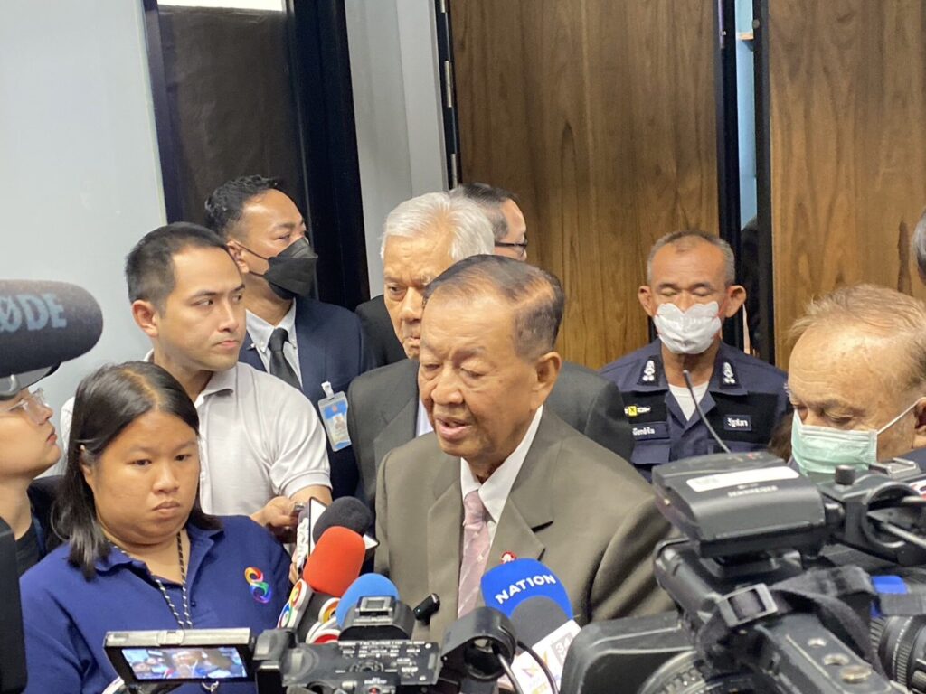 นายวันมูหะมัดนอร์ มะทา 
