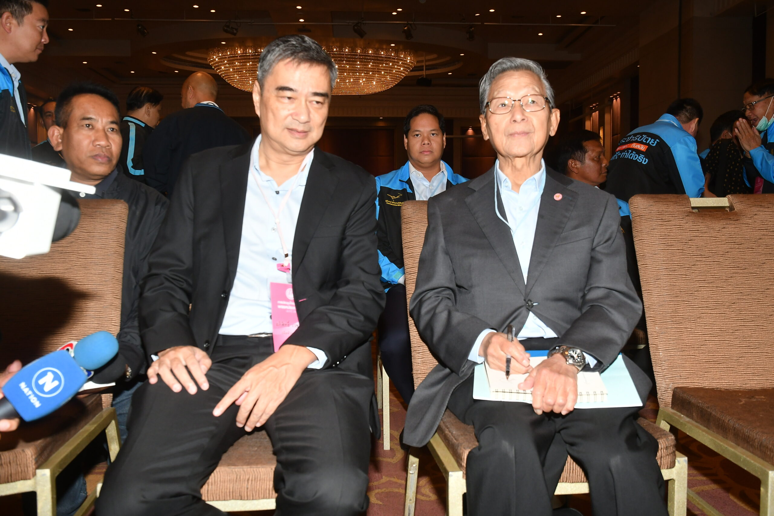 สาธิต ชงยกเว้นข้อบังคับ เปิดทาง อภิสิทธิ์ แข่งหัวหน้าพรรคประชาธิปัตย์