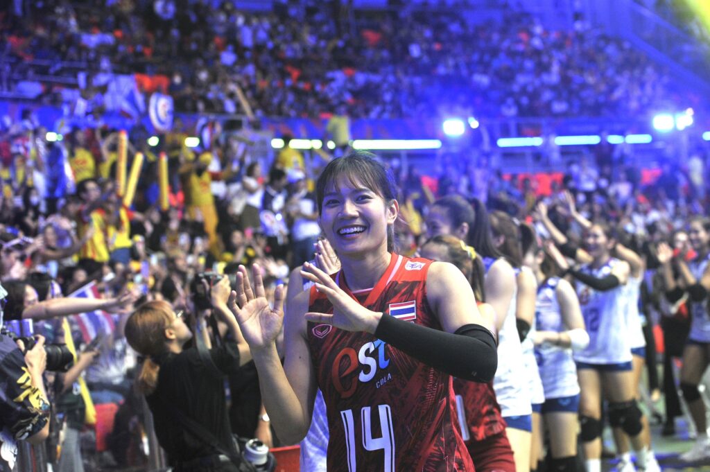 แฟนวอลเลย์บอลแห่เข้าชมนักตบสาวไทยนัดเจอบราซิล