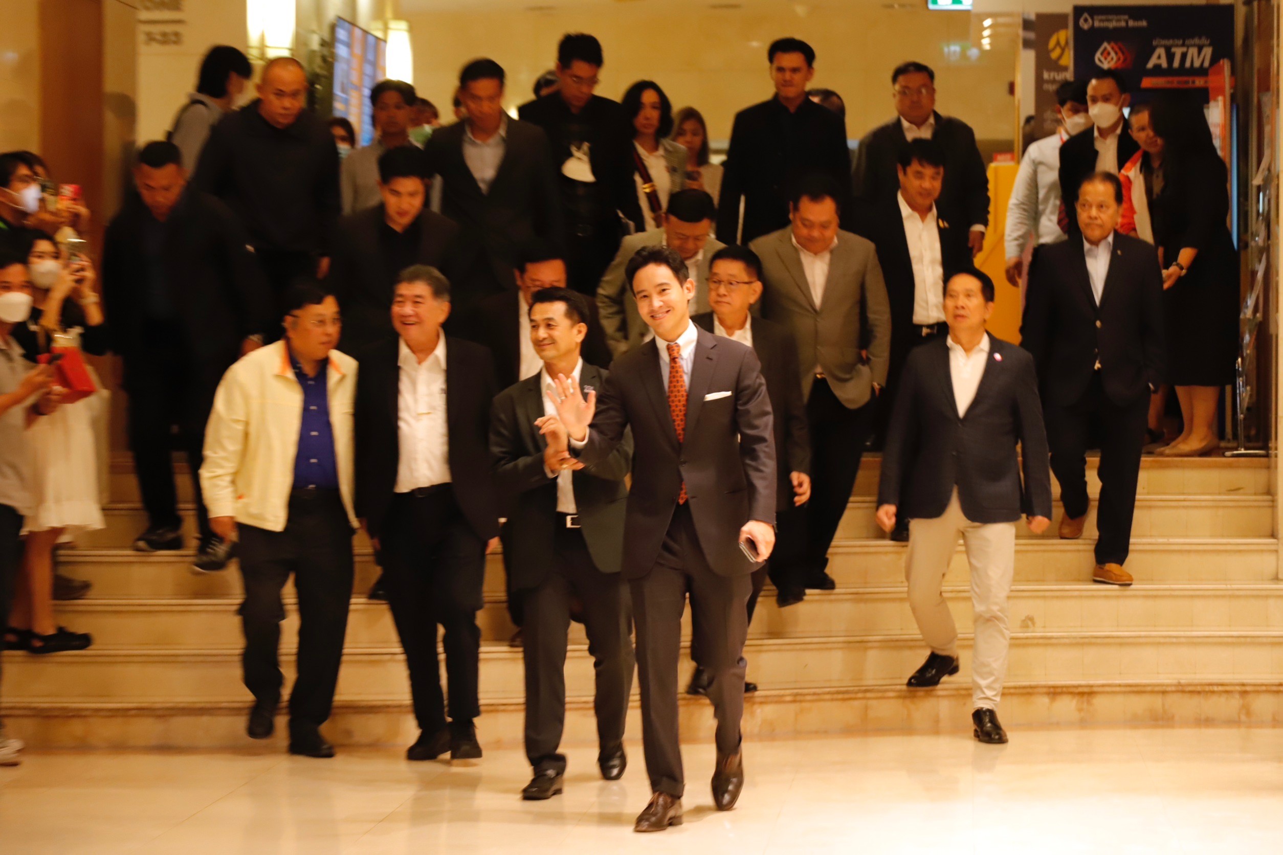 ประชุม 8 พรรคร่วม