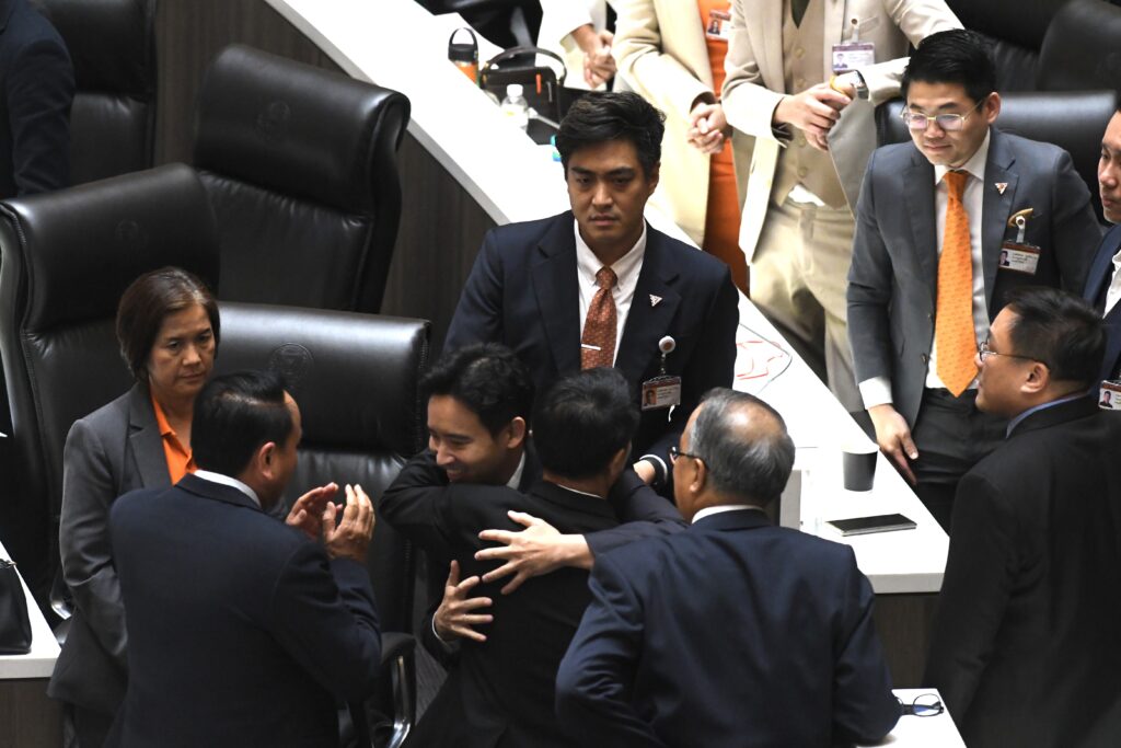 นายพิธา ลิ้มเจริญรัตน์ 