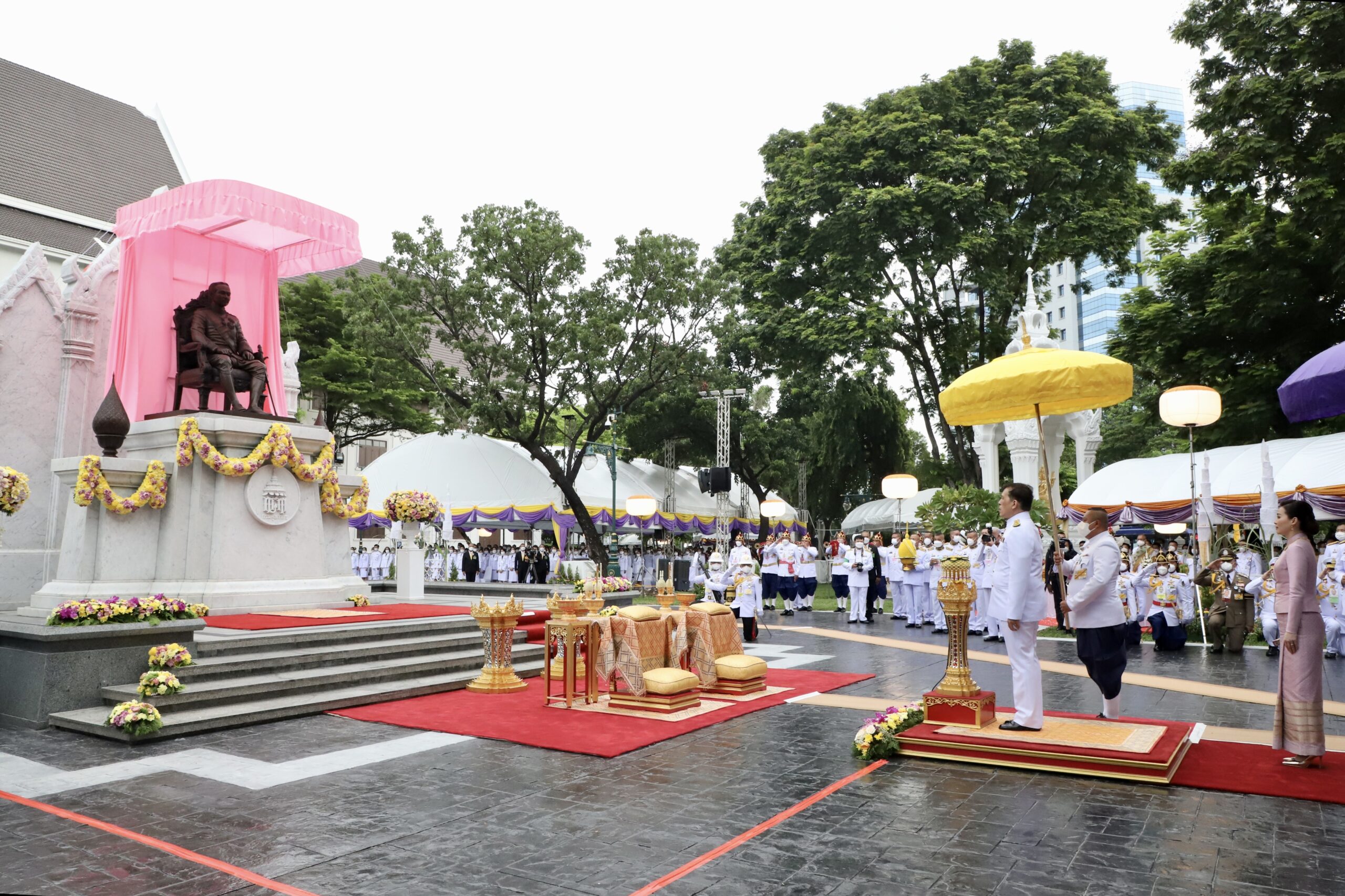 ในหลวง พระราชินี เสด็จฯ เปิดพระบรมราชานุสาวรีย์ รัชกาลที่ 5