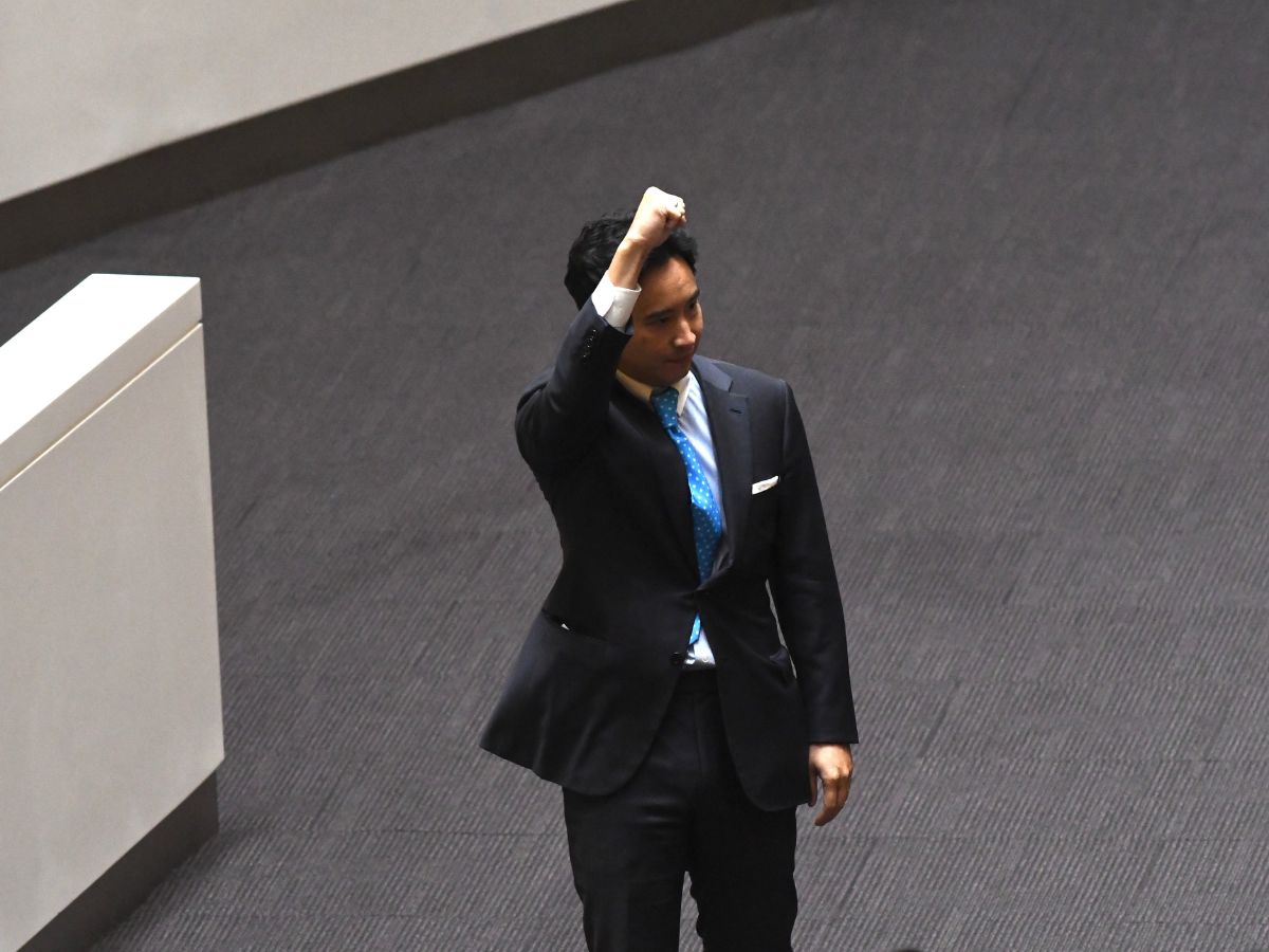 พิธาโชว์เดินออกจากห้องประชุมรัฐสภา อภิปรายอำลาตำแหน่ง ส.ส.