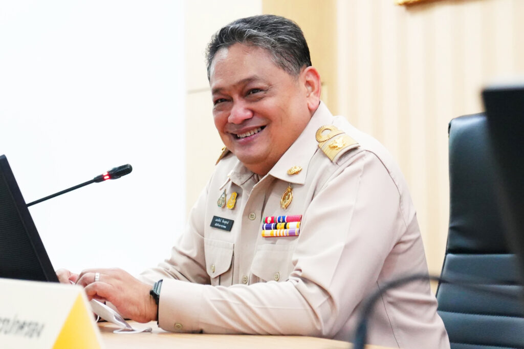 นายแมนรัตน์ รัตนสุคนธ์