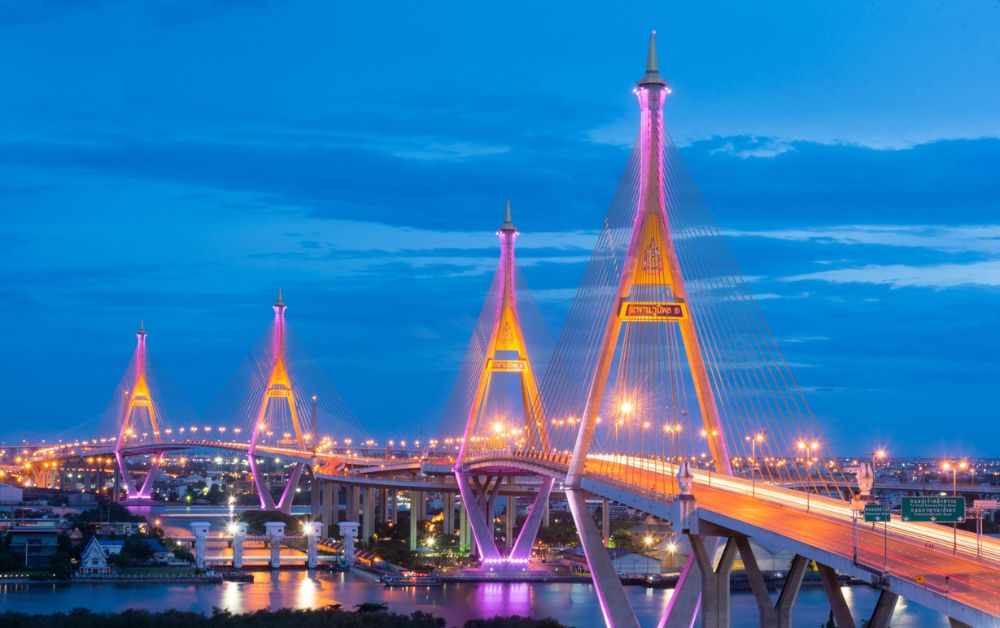 ชมไฟประดับสะพานข้ามแม่น้ำเจ้าพระยา เฉลิมพระชนมพรรษา พระบาทสมเด็จพระเจ้าอยู่หัว