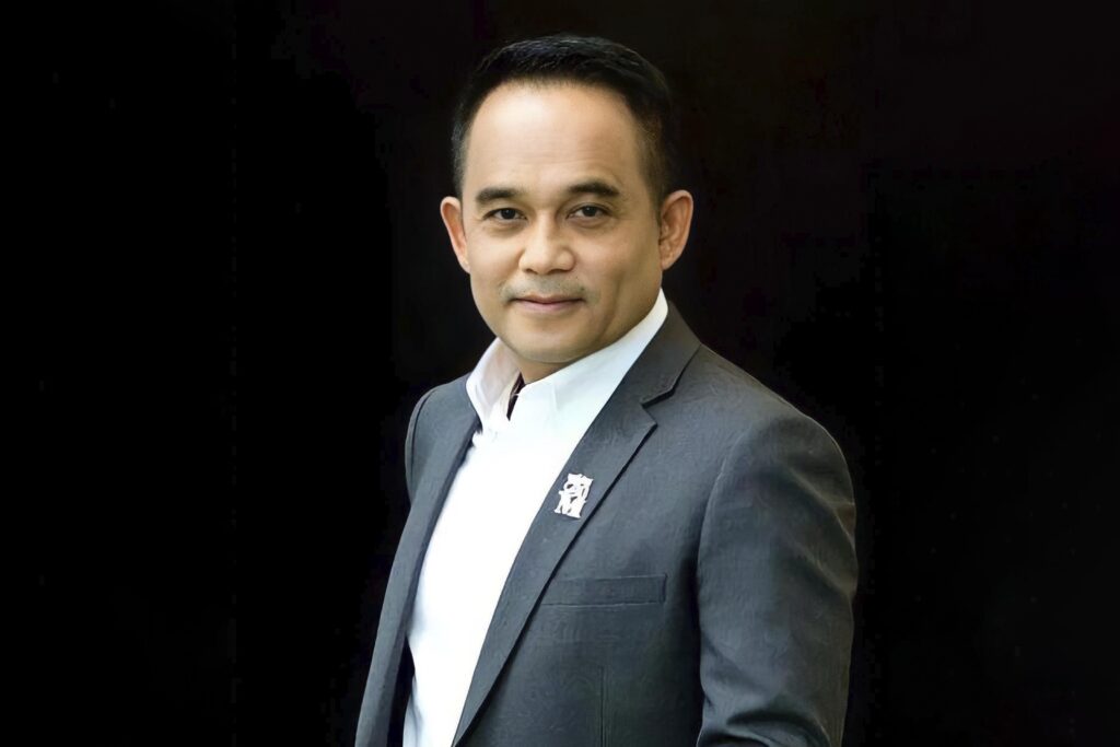 นายอัษฎา แก้วเขียว