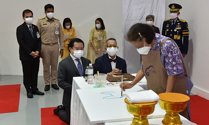 ศิลปกรรมช้างเผือก นิทรรศการรักโลกของศิลปินไทยรุ่นใหม่