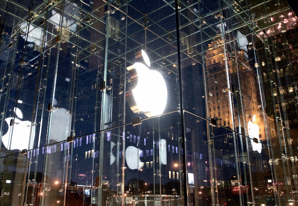 iPhone ยอดขายร่วง ฉุดหุ้น Apple ดิ่ง 2%