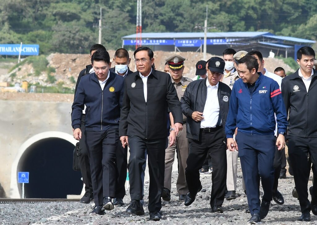 ประยุทธ์ตรวจเยี่ยมรถไฟทางคู่ “มาบกะเบา-ชุมทางถนนจิระ”